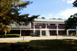 Image of the front of the building housing MetroWest Jewish Day School